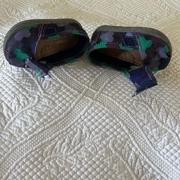 ๐๐TOMโS Unisex Infant Shoes. Canvas Upper. Velcro Closure. Size 3. Super Cute. - Picture 9 of 11